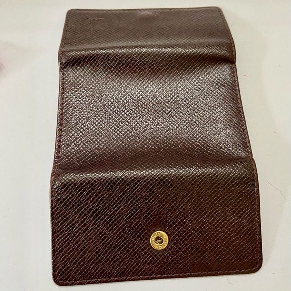 Louis Vuitton Brown Taiga Leather 6-Hooks Key Case - Picture 11 of 12